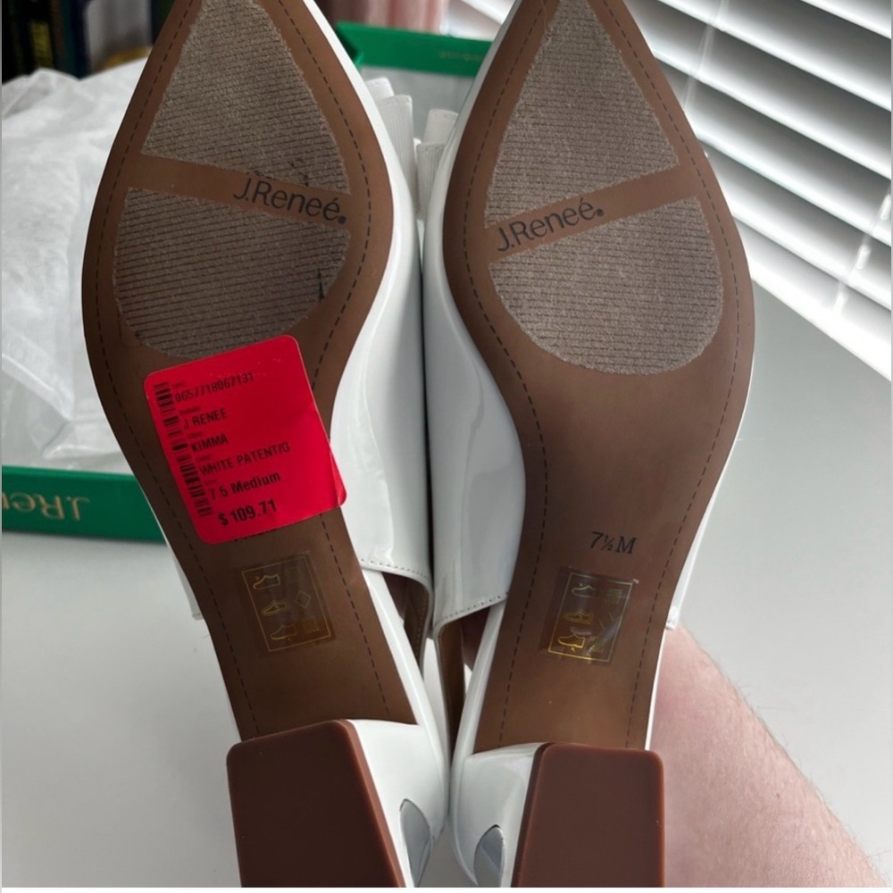 J.Renee White Slingback Pumps/Kitten Heels with Bow size 7.5 - beautiful bridal - Picture 3 of 3